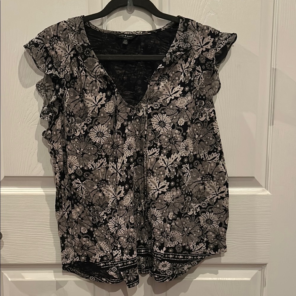 Lucky Brand Black and White Floral Ruffled Cap Sleeve Blouse Shirt L
